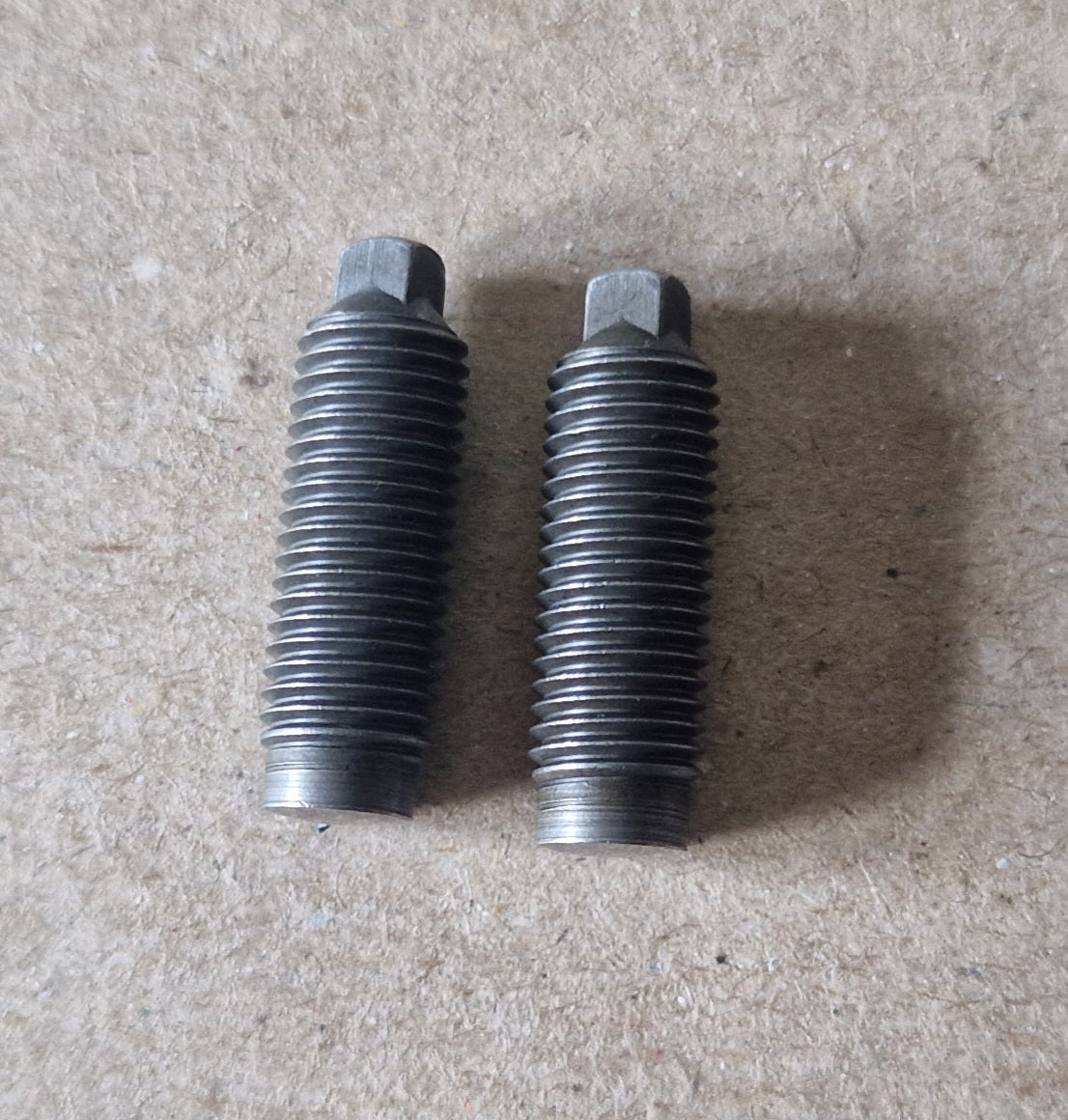 Royal Enfield 411: Himalayan / Scram: 2x Ventil Einstellschrauben 574183