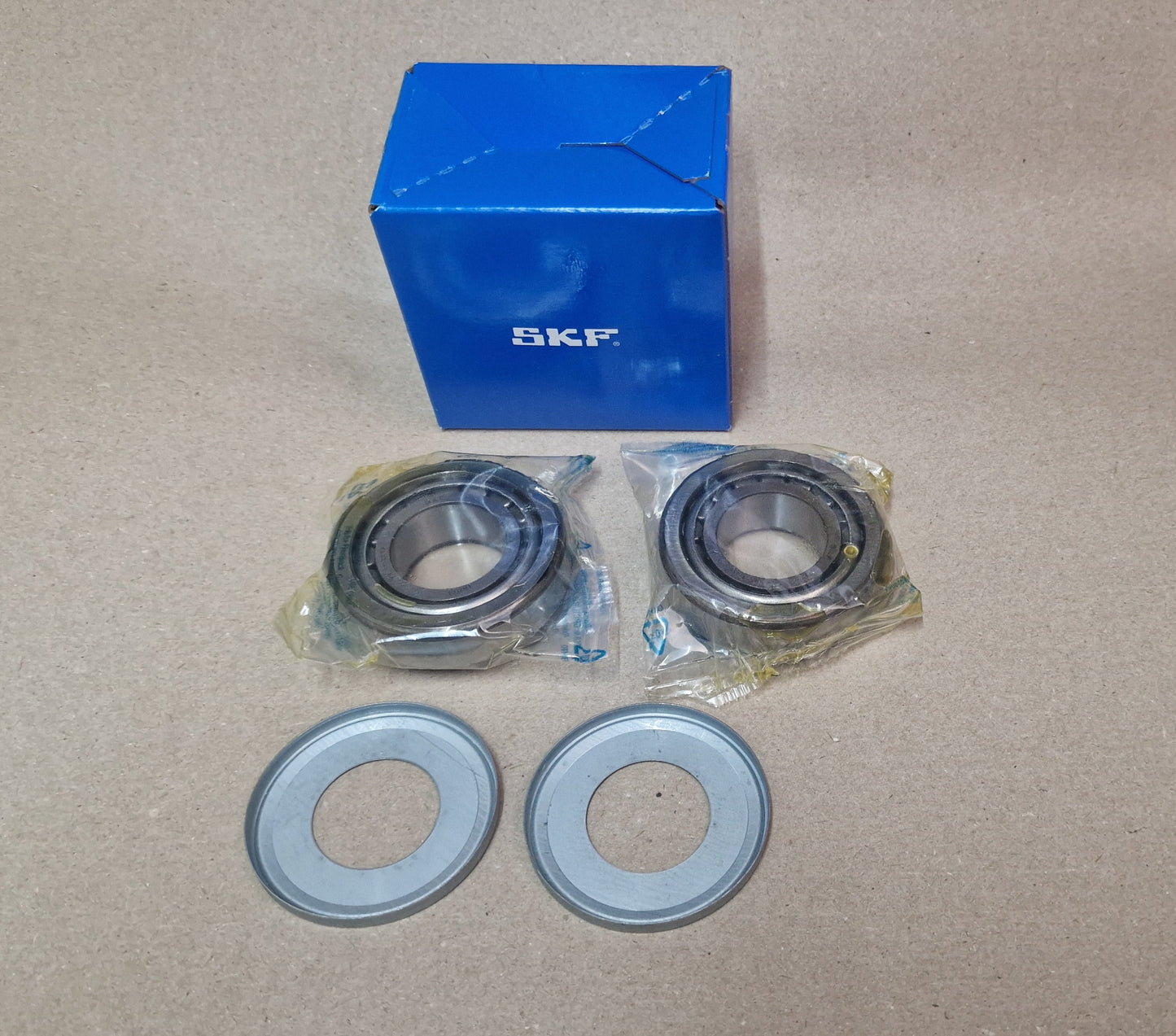 SKF Kegelrollenlager / Lenkkopflager Set: 2 Stück 30205 Q J2 plus 2x NILOS Ringe ( Dichtschalen )