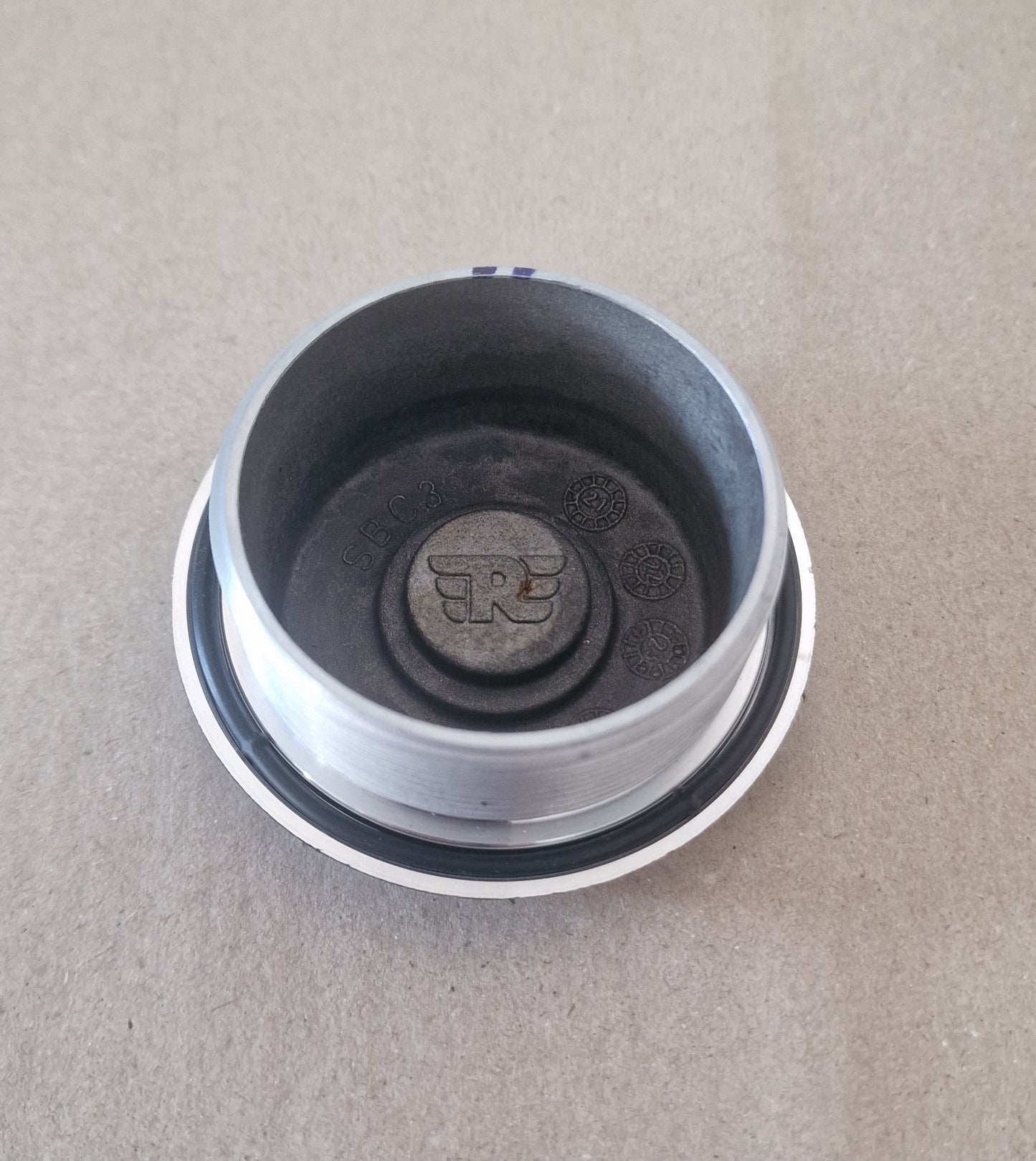 Royal Enfield Himalayan 450, Guerilla 450: Ölfiterkappe schwarz incl. Dichtung