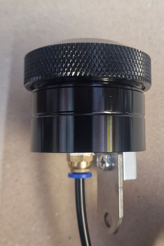 Kettenöler: automatischer Antriebsketten Öler im Set mit biologisch leicht abbaubarem ROWE Natsync Öl